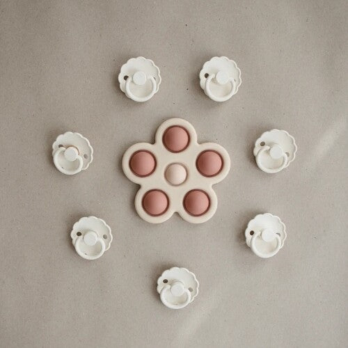 mushie sensorische bloem - rose-blush-shifting sand | 70.048.01 | 1