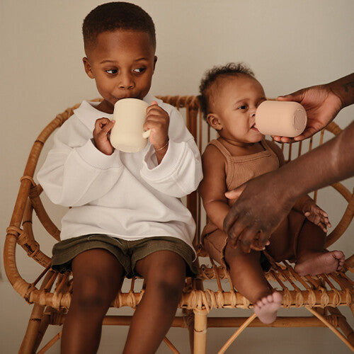 mushie siliconen kinderbeker met rietje - shifting sand  | 70.051.00 | 1