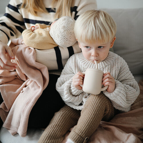 mushie siliconen kinderbeker met rietje - shifting sand  | 70.051.00 | 2