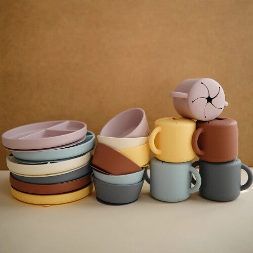 mushie siliconen kinderkom met zuignap - powder blue | 70.018.41 | 3