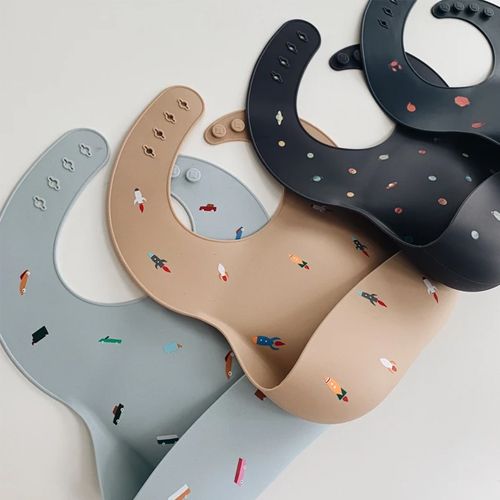 mushie siliconen slabbetje retro cars | 70.002.03 | 1