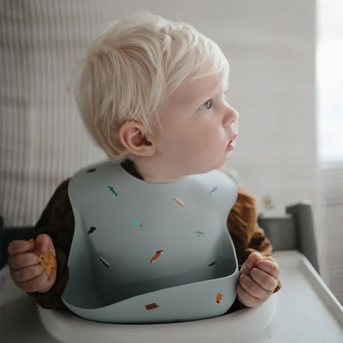 mushie siliconen slabbetje retro cars | 70.002.03 | 2