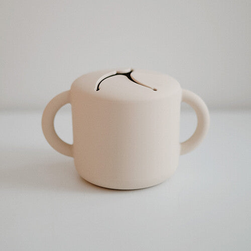 mushie siliconen snackbeker - ivory | 70.026.46 | 2