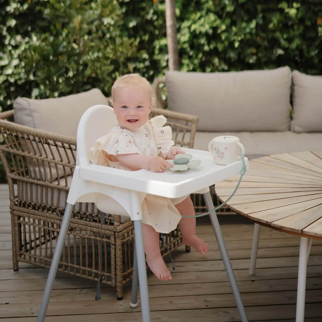 mushie siliconen snackbeker - pink flowers | 70.026.60 | 1