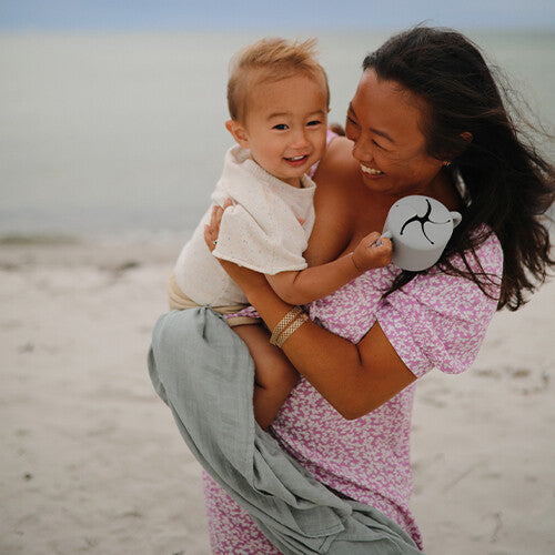 mushie siliconen snackbeker - powder blue | 70.026.41 | 2