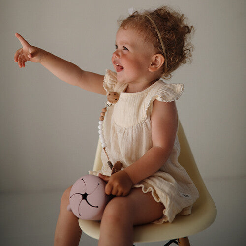 mushie siliconen snackbeker - soft lilac | 70.026.42 | 1