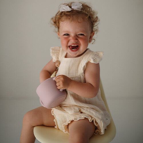 mushie siliconen snackbeker - soft lilac | 70.026.42 | 2