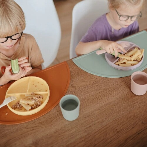 mushie siliconen vakjesbord met zuignap - soft lilac | 70.017.42 | 3