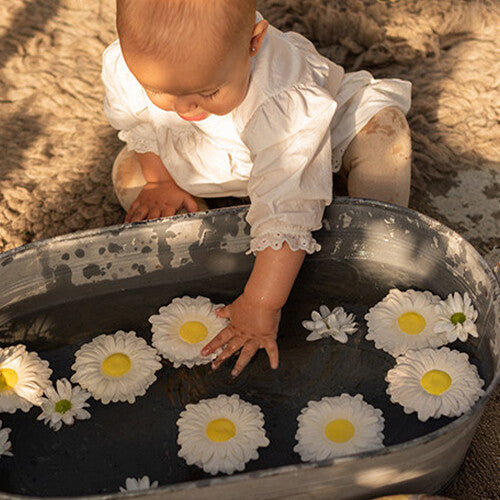 oli & carol bijt- & badspeelgoed madelief | L-DAISY-WHITE | 8