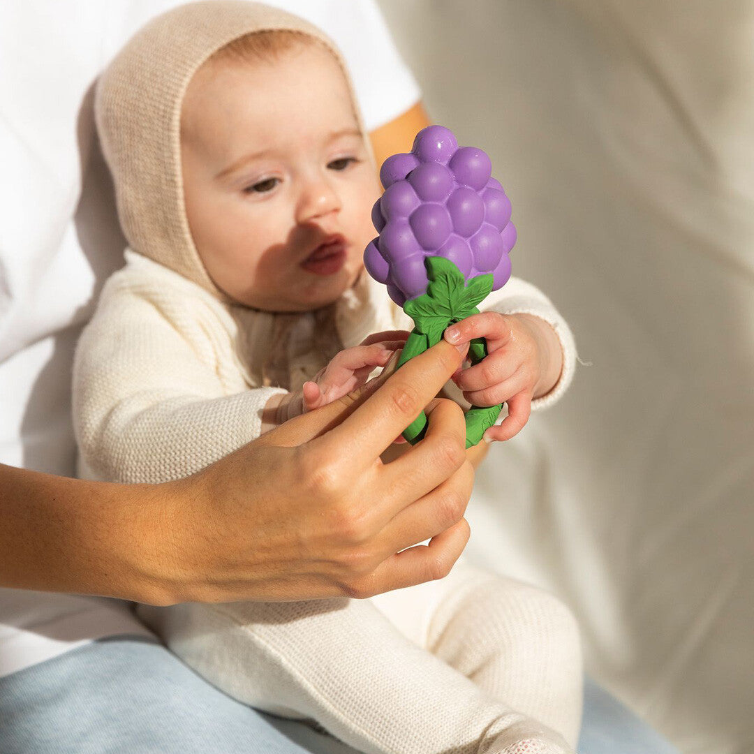 oli & carol rammelaar druiven | L-RATTLE-GRAPE | 1