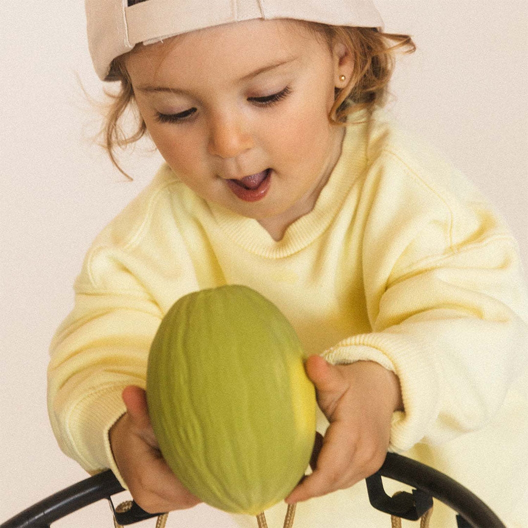 oli & carol sensorische speelbal meloen | L-BALL-MELON | 2