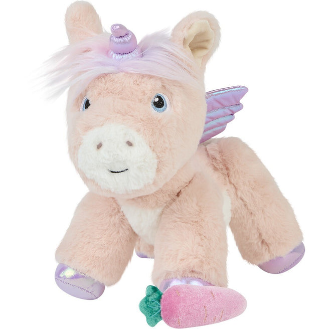 Olli ella pluchen eenhoorn knuffel in roze met paarse vleugels en een wortel.
