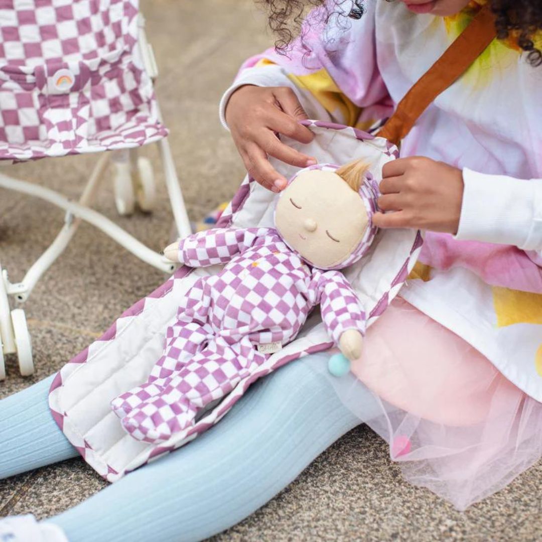 olli ella lappenpop dozy dinkum doll - twinkle - plum check - 32 cm  | OEKDOZDOZ-PL-O | 1