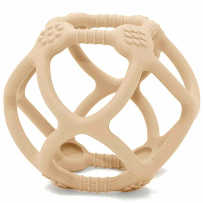 Petit Monkey beige siliconen bijtspeelgoed bal met open structuur en textuur.