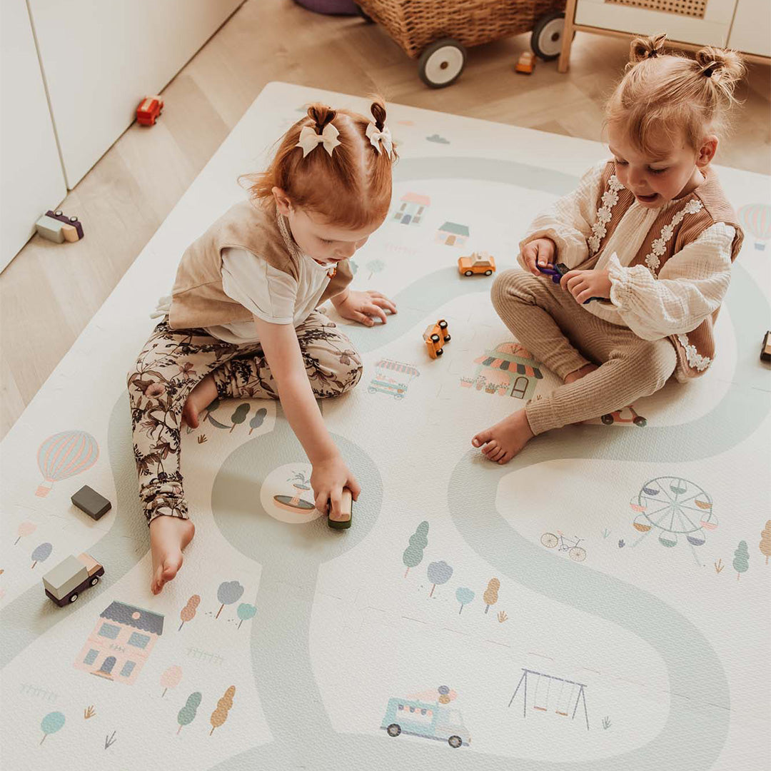 play&go 2-in-1 foam speelmat eevaa - village - 180x120 cm | 4895250600935 | 1