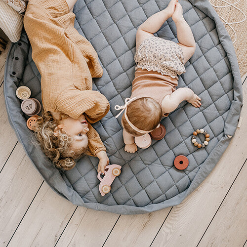 play&go soft baby speelkleed en reistas organic - dusty blue | 4897095301329 | 6