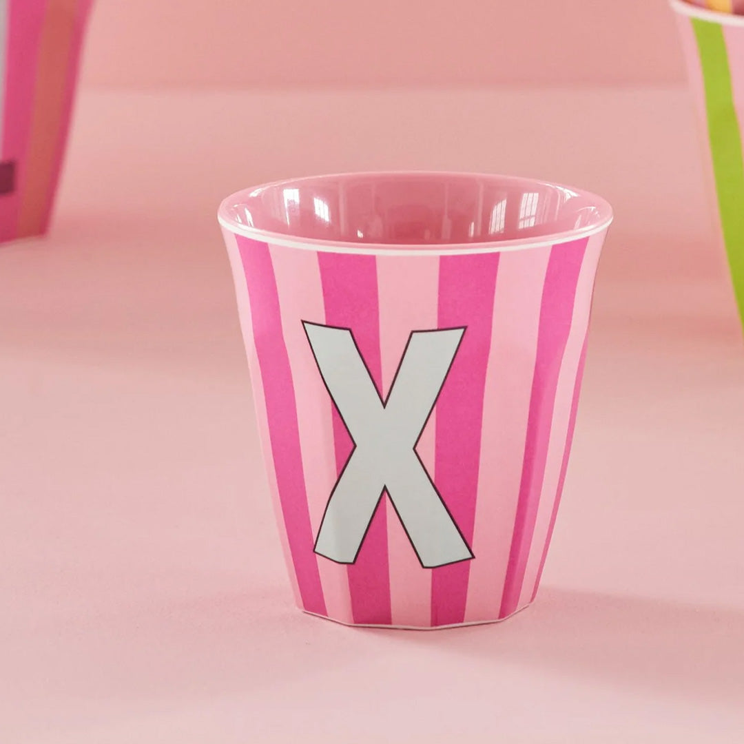 rice alfabetbeker X - streepjes - roze - 250 ml | MELCU-ALPSTRXI | 2