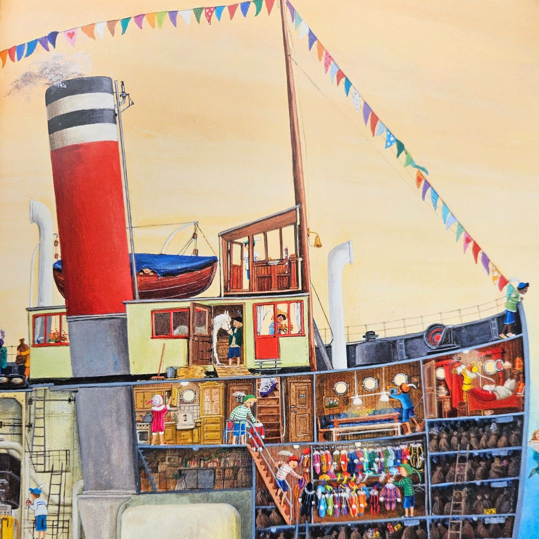 Gedetailleerde illustratie uit het Sinterklaas kinderboek van een schip met dwarsdoorsnede, vol Pieten en kamers.